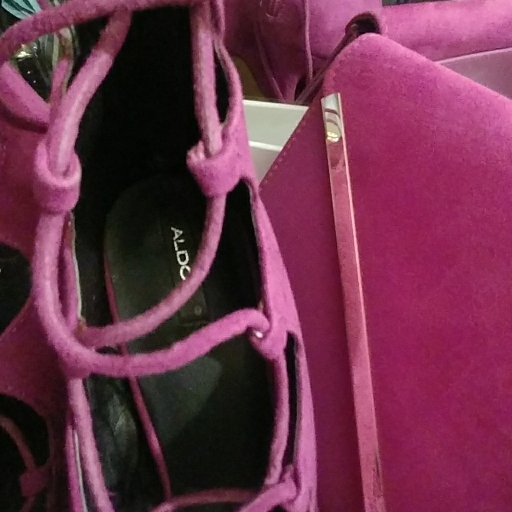Shoes - Picture 3 of 6